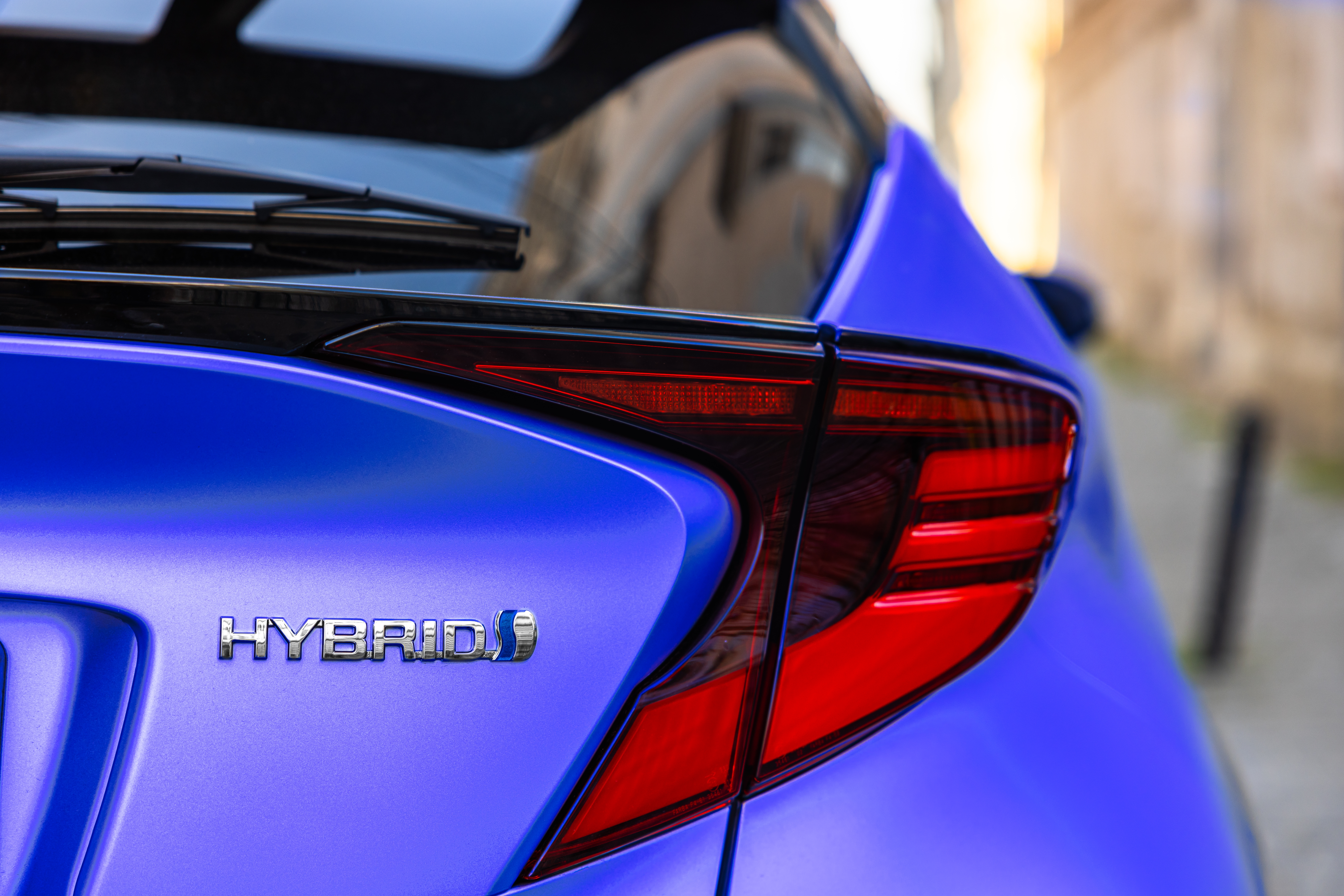 Guide to buying a hybrid car.jpg